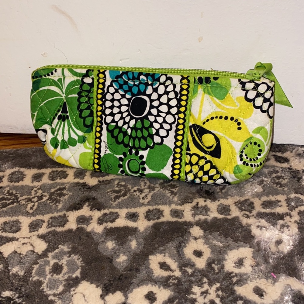 Vera Bradley makeup case small compact bag with zipper closure - Picture 2 of 7